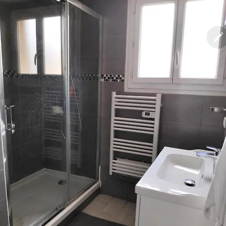 Apartment De 2 Avec Balcon Et Wifi A Uzes
